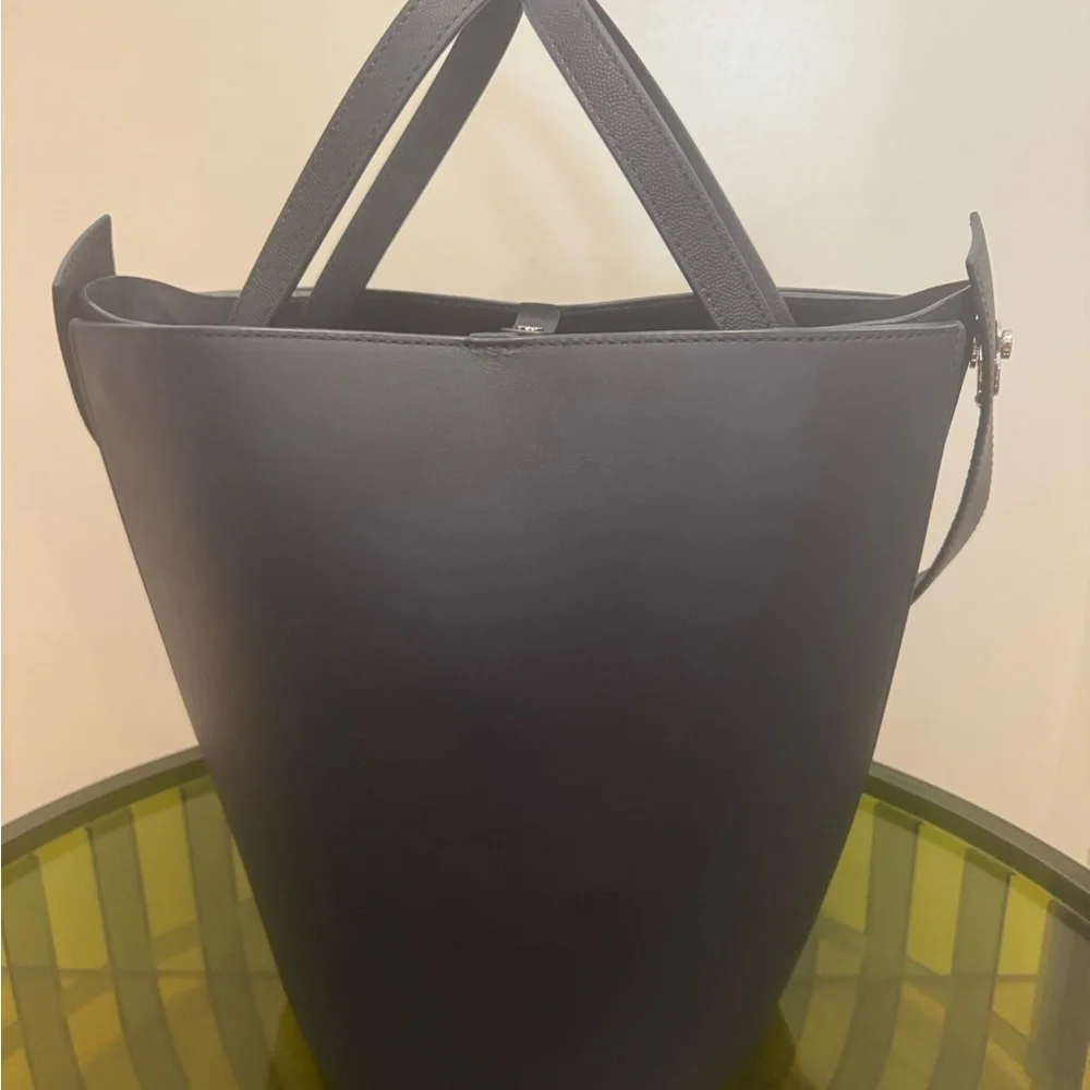 Elegant Black Tote Bag with Wallet